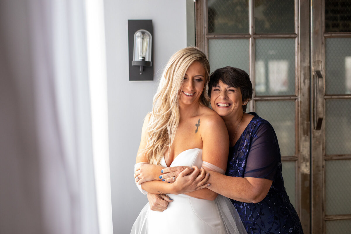 Barnes-place-des-monines-iowa-rustic-wedding-photo-ideasPhoto-23