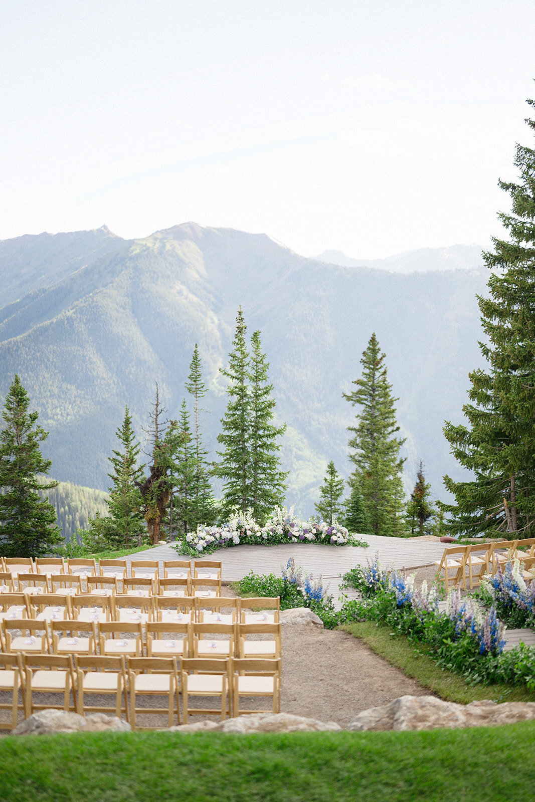 ceremony-ready-perfect-view-beautiful-flowers