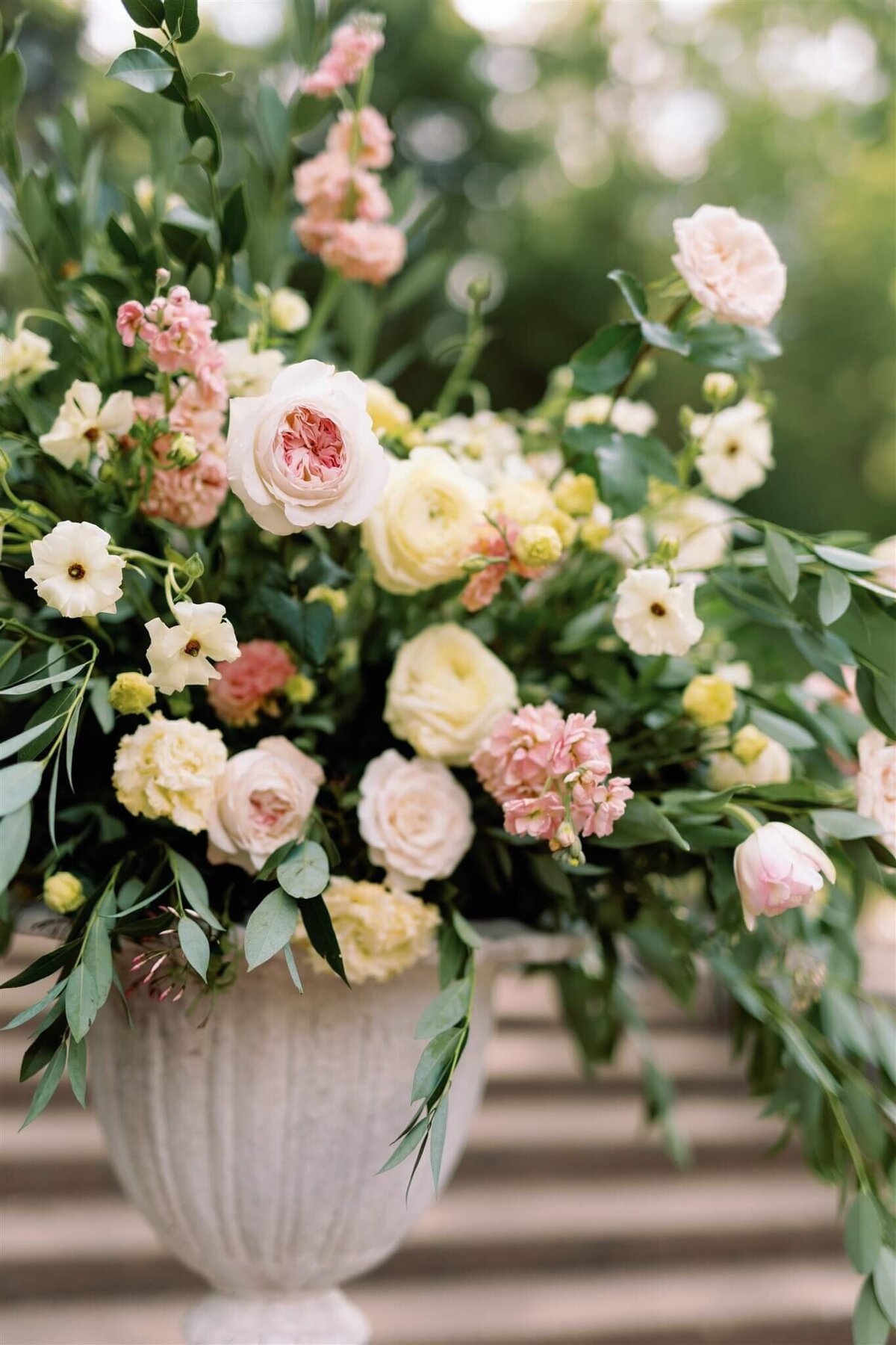 11-pink-garden-wedding-cheekwood-modern-vintage-events