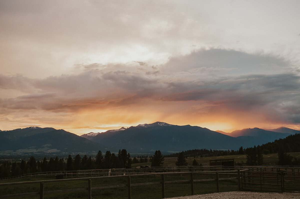 presley-gray-cowboy-luxury-montana-wedding-4705