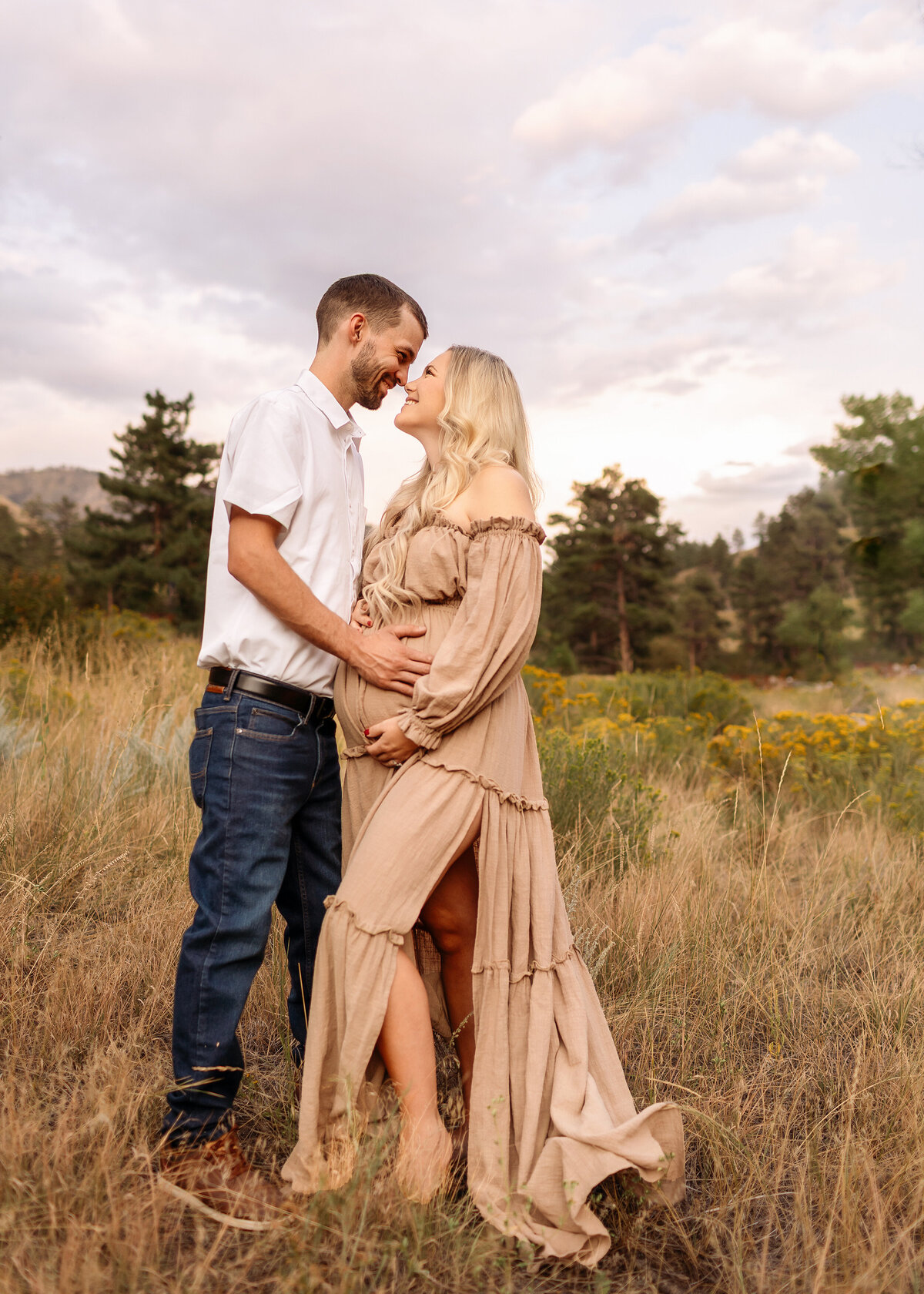 boulder-maternity-photos-family-session-rocky-mountain-backdrop