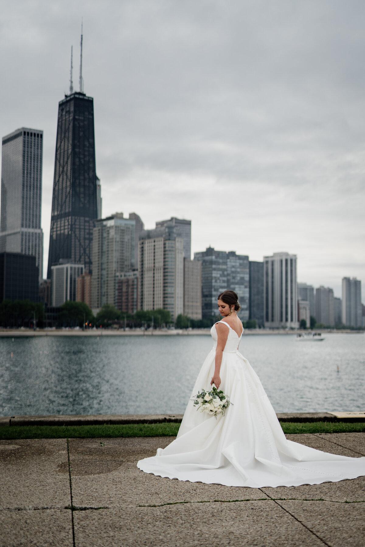 Millennium-Moments-Chicago-Wedding-Photograper-Hilton-Chicago-Modern-Bride-Groom-FAV-80