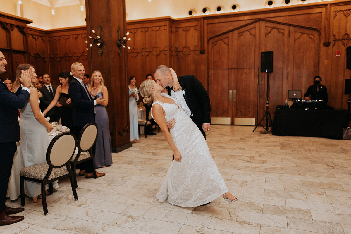 fall-wedding-chicago-athletic-association