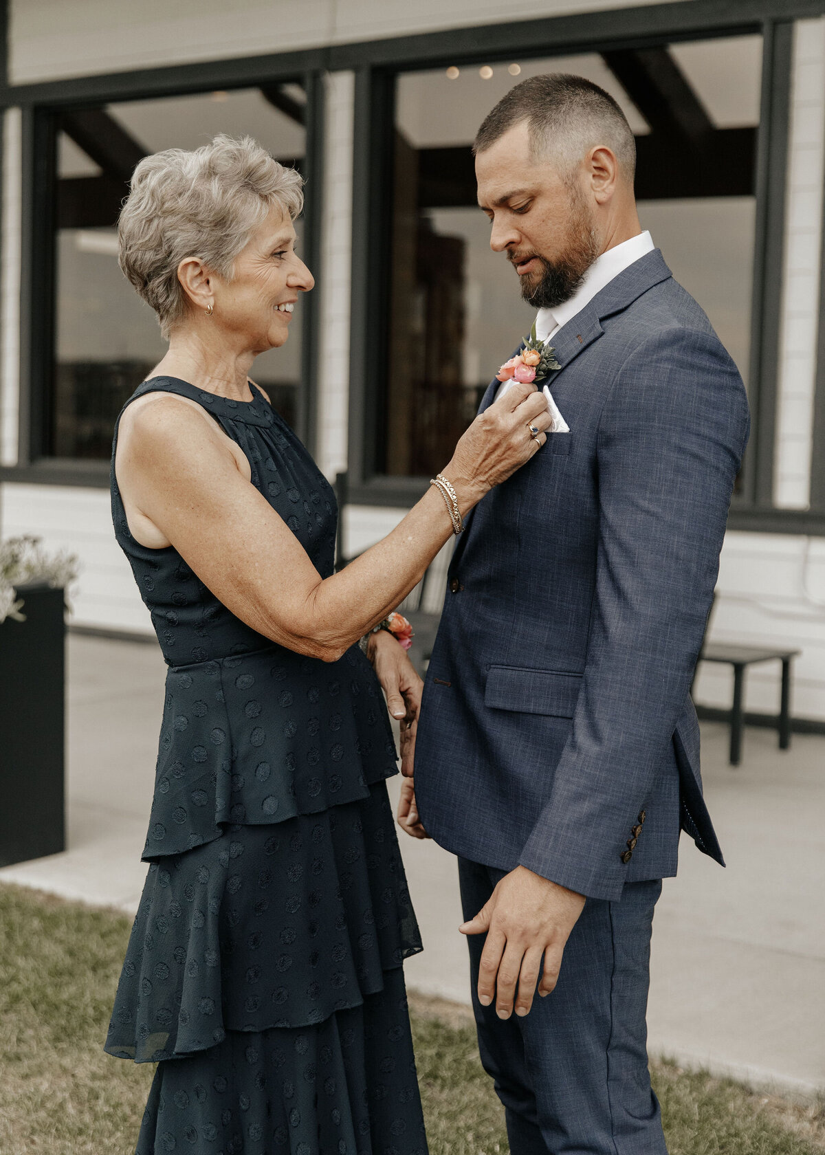 Amberlyn&Ben-GettingReady-100