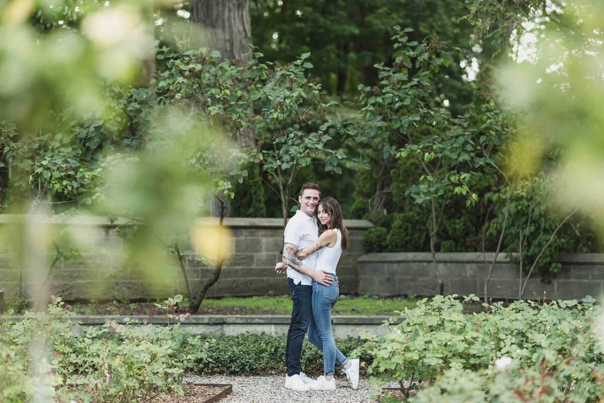 SUMMER FORD HOUSE ENGAGEMENT PHOTOS IN GROSSE POINTE, MICHIGAN PROVIDED BY KARI DAWSON20
