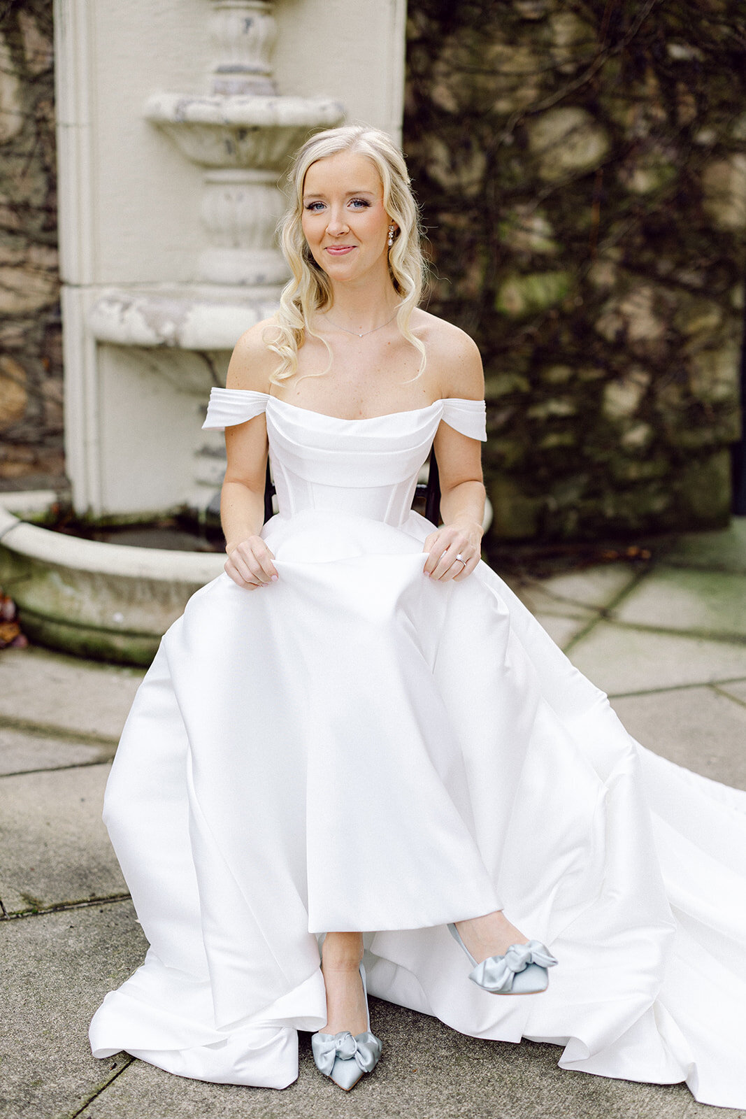 bride posing at wedding venue in Columbus, Ohio.