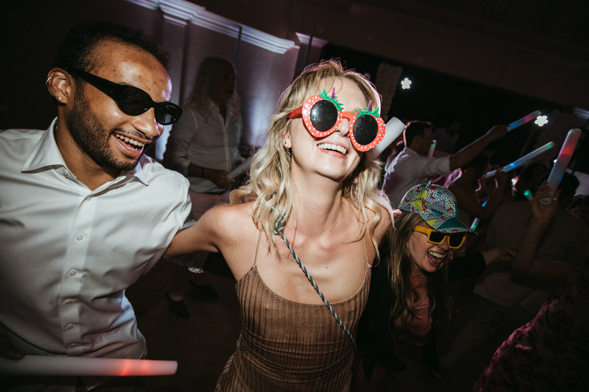 Wedding-Guests-Dancing-3