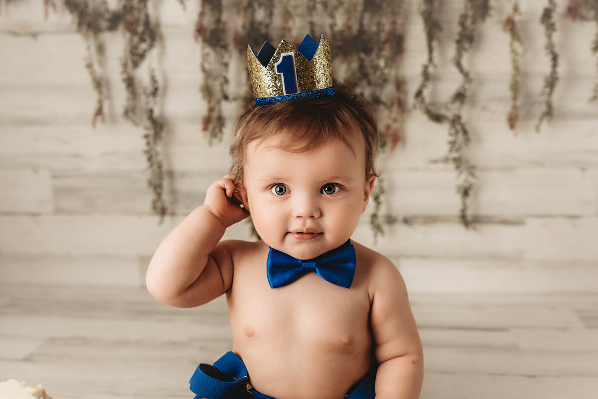 Westfield IN baby photographer, baby photography near me, baby portraits Westfield IN, cake smash photography, milestone session