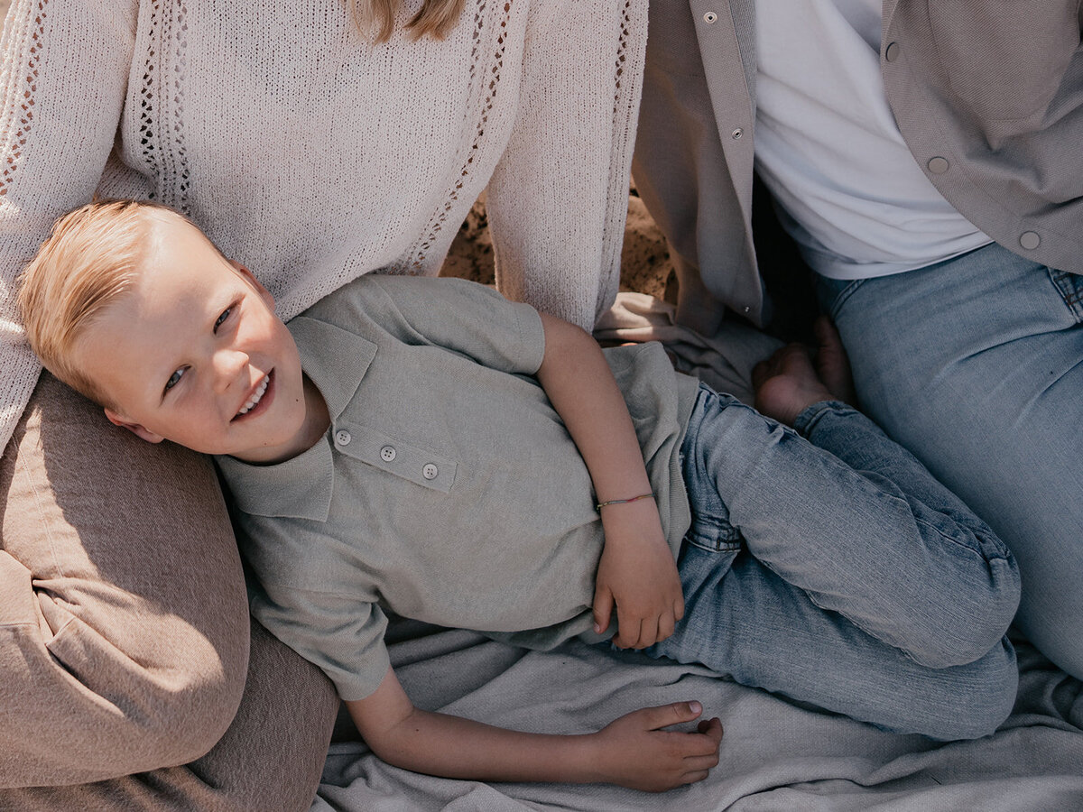 Gezinsfotografie in de Duinen  Leukfotografie – Spontane Familie Fotoshoots9