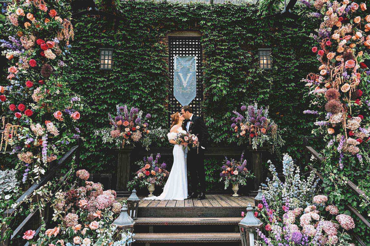 jaclyn-fisher-events-planning-colorful-summer-garden-wedding-in-nyc-59