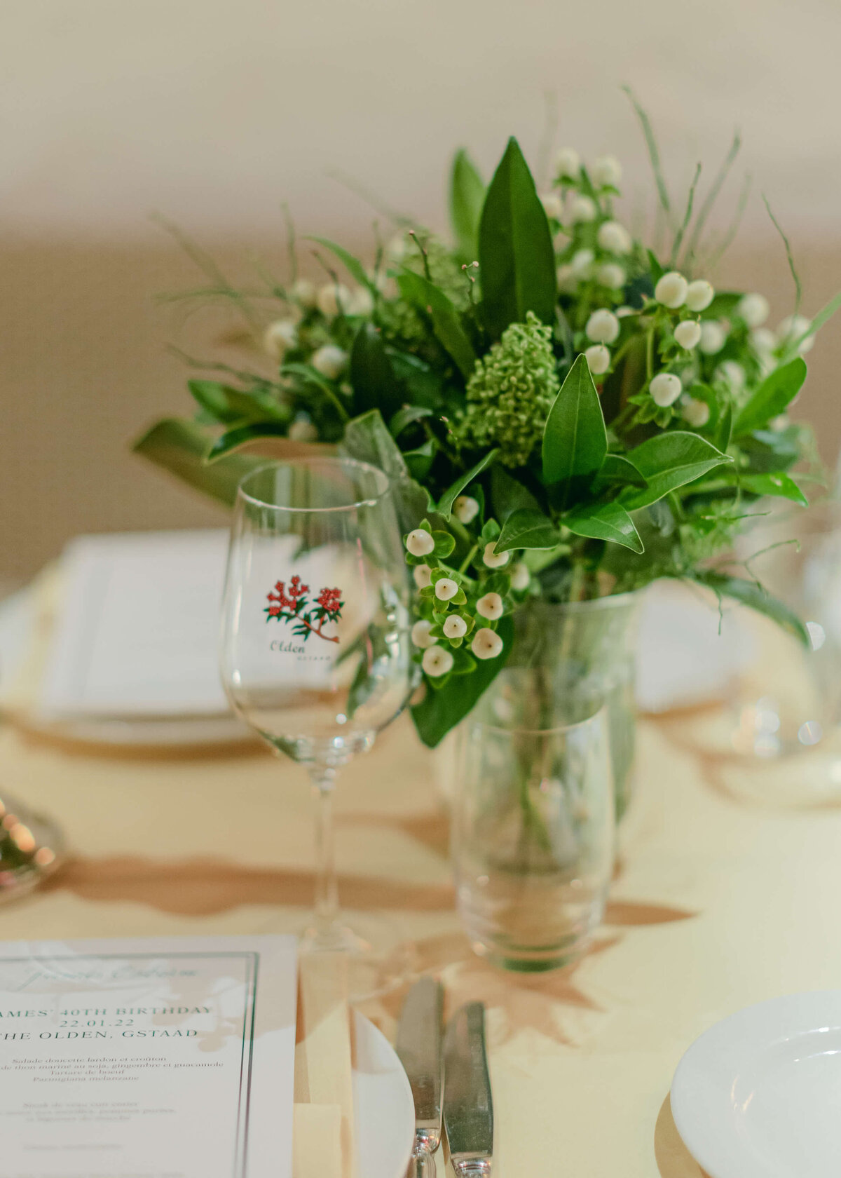 chloe-winstanley-events-gstaad-hotel-olden-table-flowers