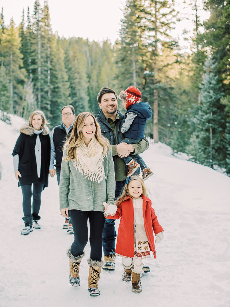 Colorado-Family-Photography-Vail-Mountaintop-Winter-Snowy-Christmas-Photoshoot9