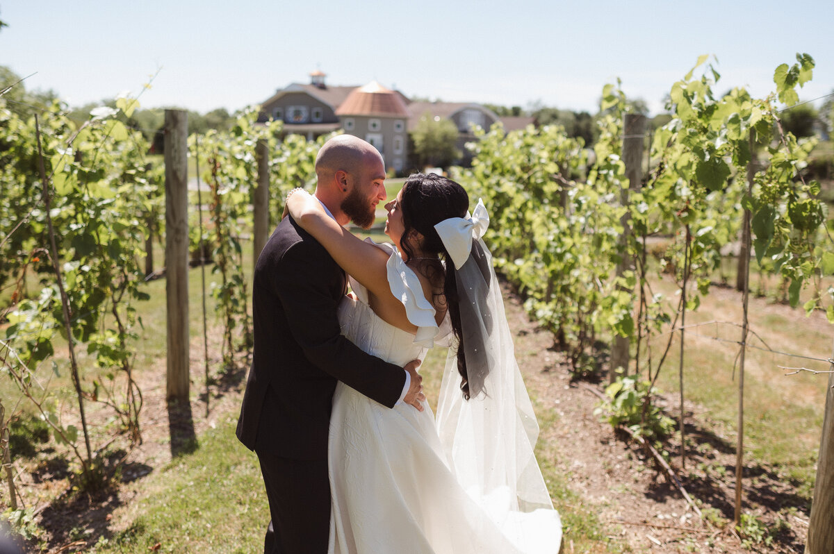 bear brook valley nj wedding photo locations in the winery field