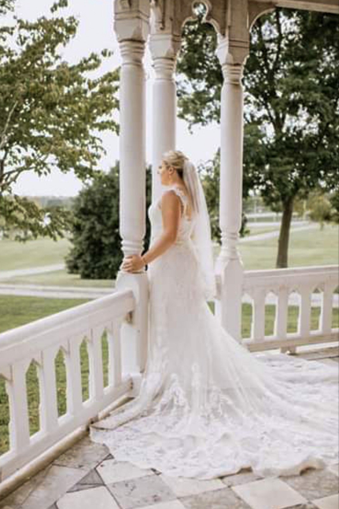 Lynwood Estate - Kentucky Wedding Venue - Bride on Front Porch