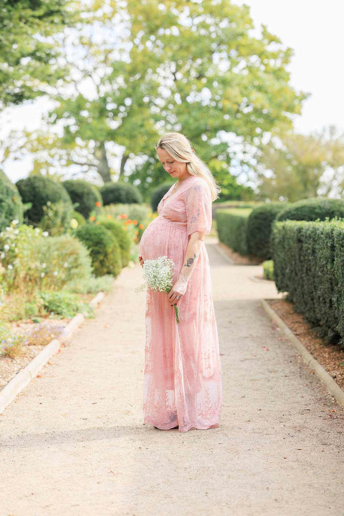 rose-garden-maternity-session-harkness-memorial-connecticut-11