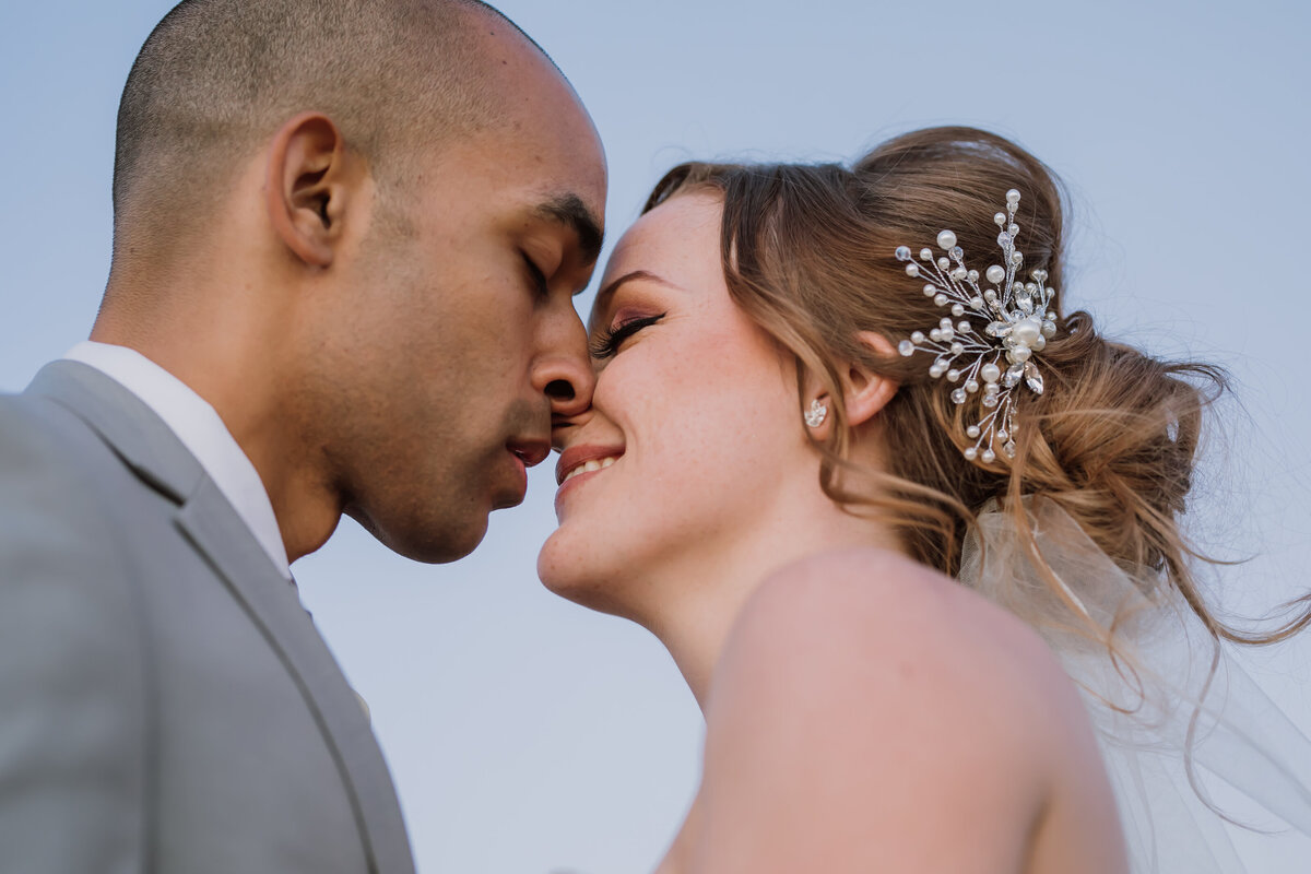 portland-elopement-close-up-romantic-kiss