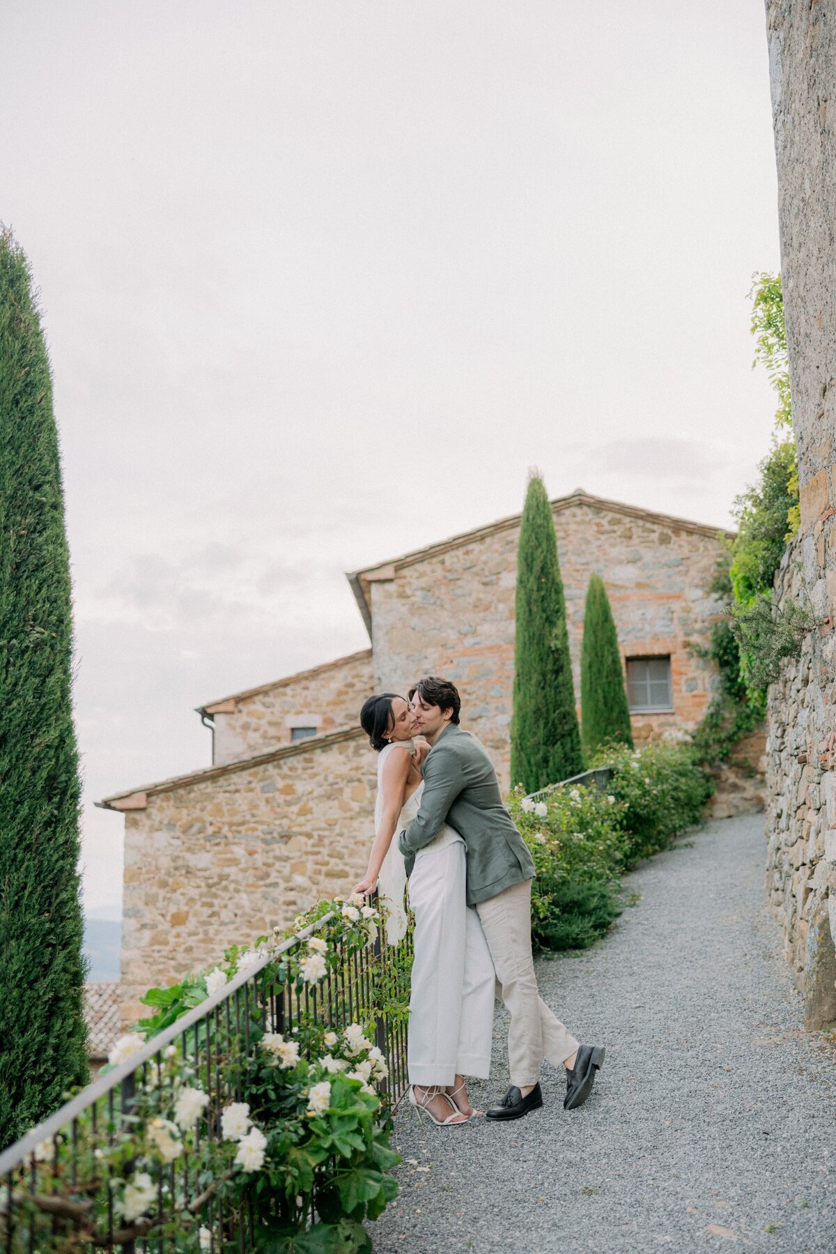 Luxury-Wedding-Tuscany-Welcome-Dinner-Italy-Larisa-Shorina-Photography-Monteverdi-19