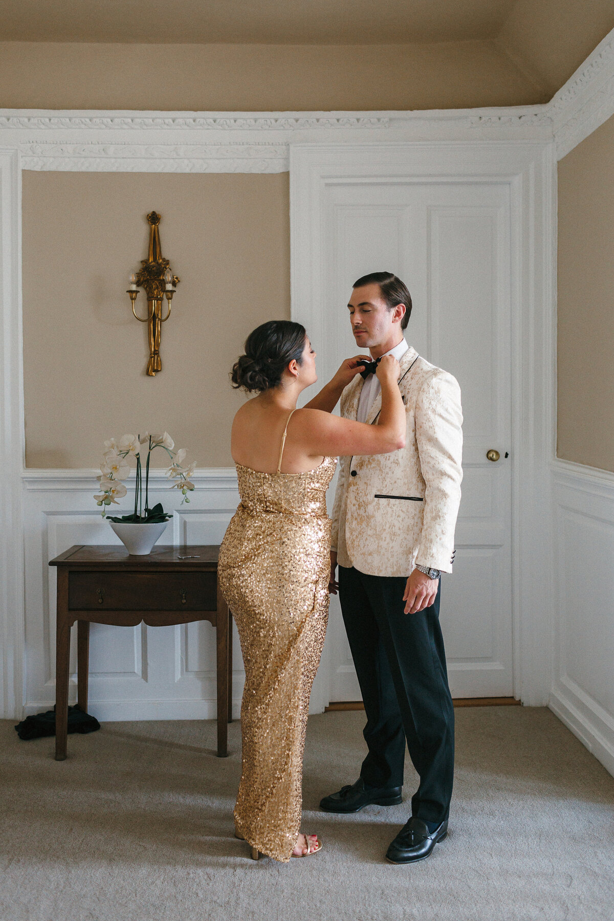 Bridesmand and bridesmaid in gold 