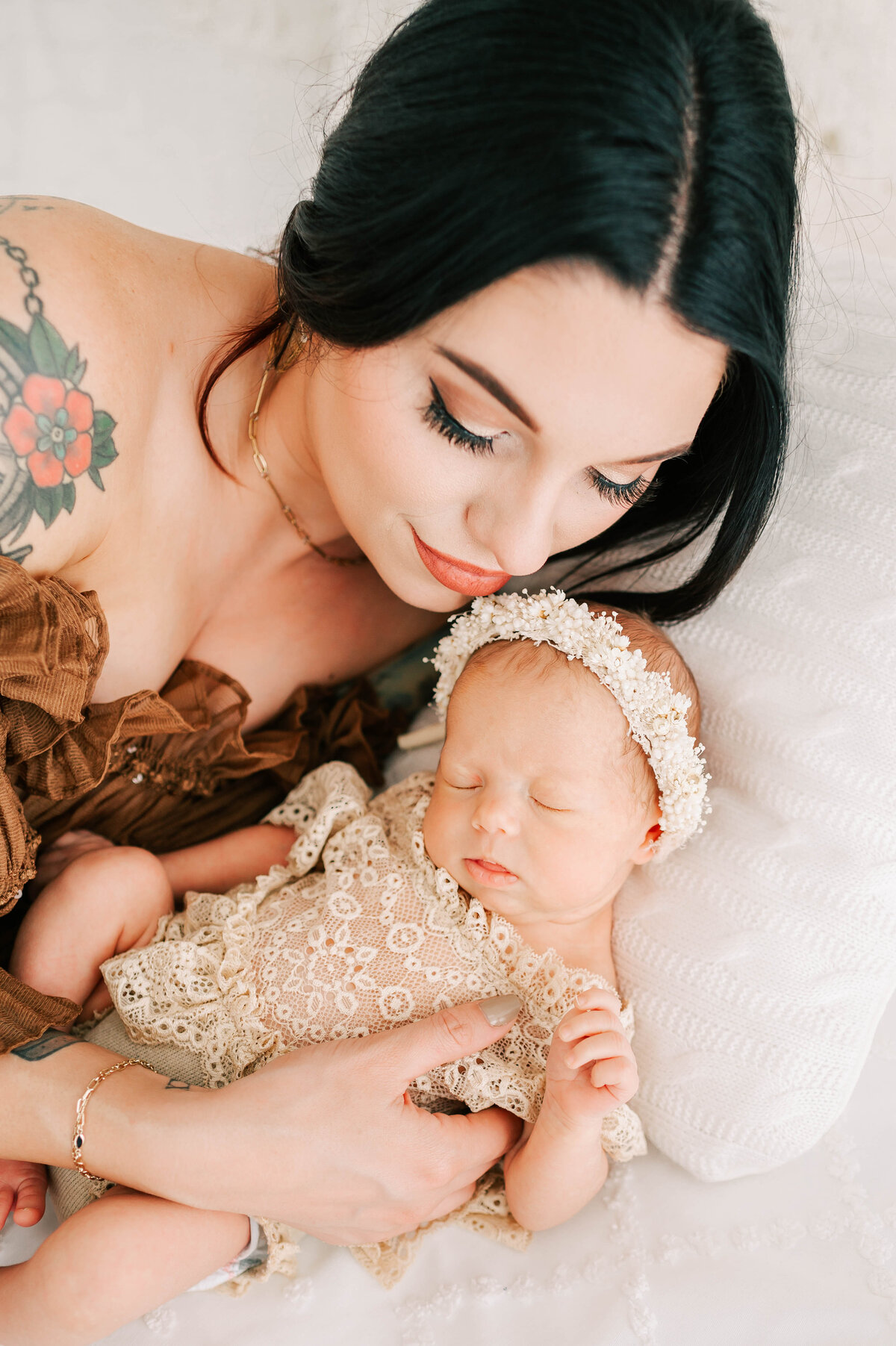Springfield MO newborn photographer Jessica Kennedy of The XO Photography captures baby girl sleeping in mothers arms