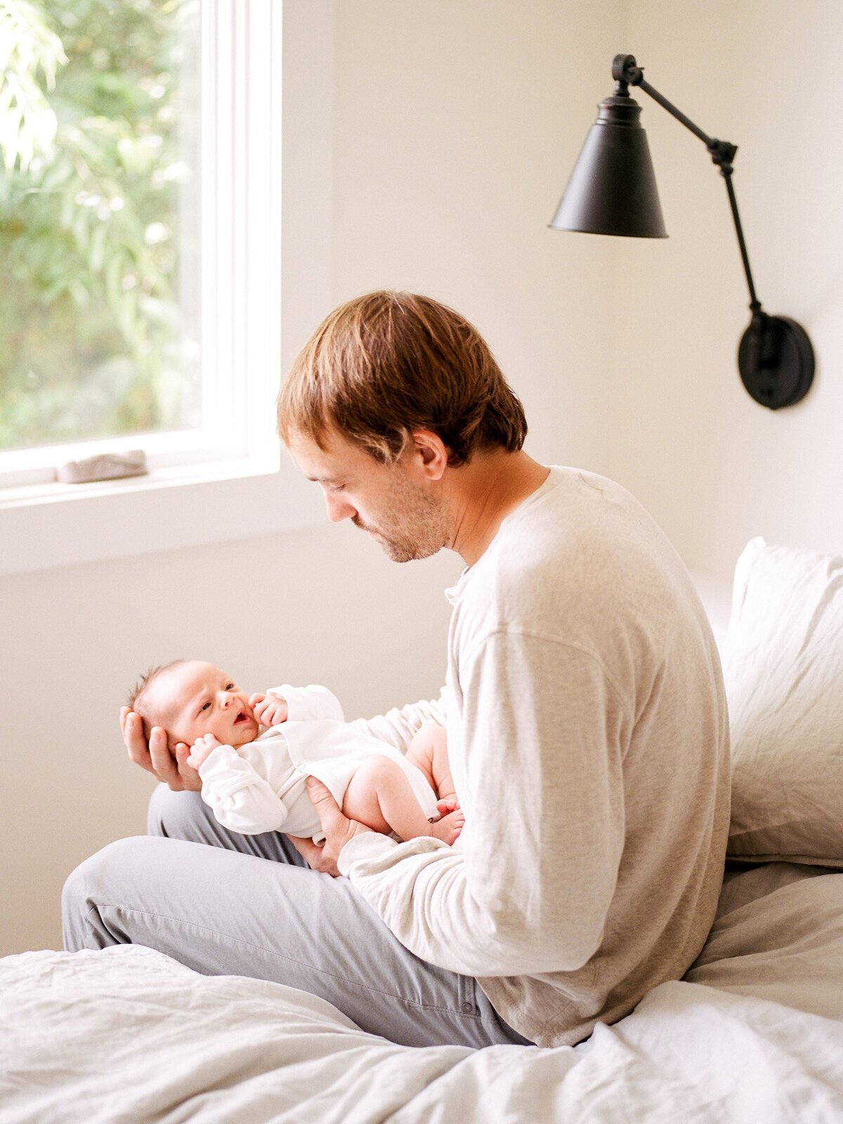 modern-natural-newborn-photos-charlottesville-virginia-amy-nicole-photography-0008