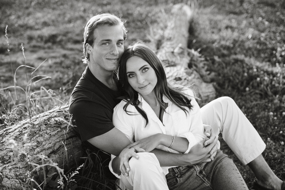 outdoor engagement photos philadelphia