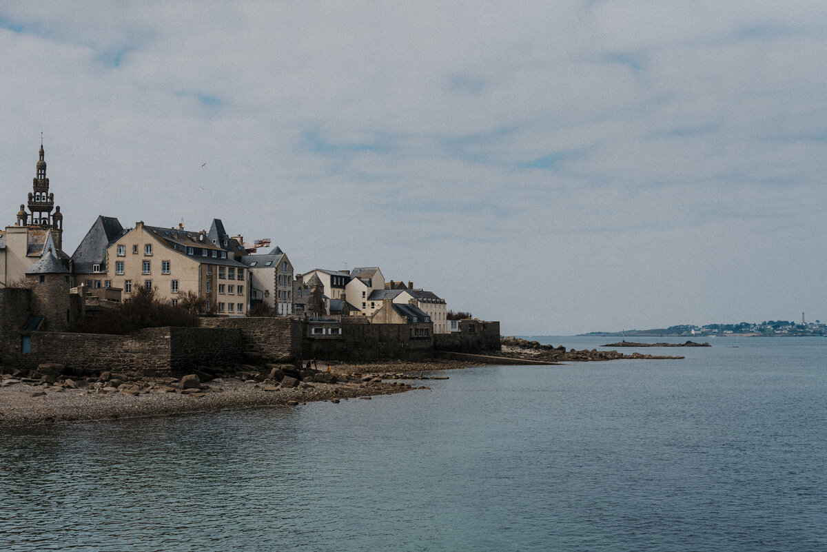 Plage situe en bretagne crozon elopement
