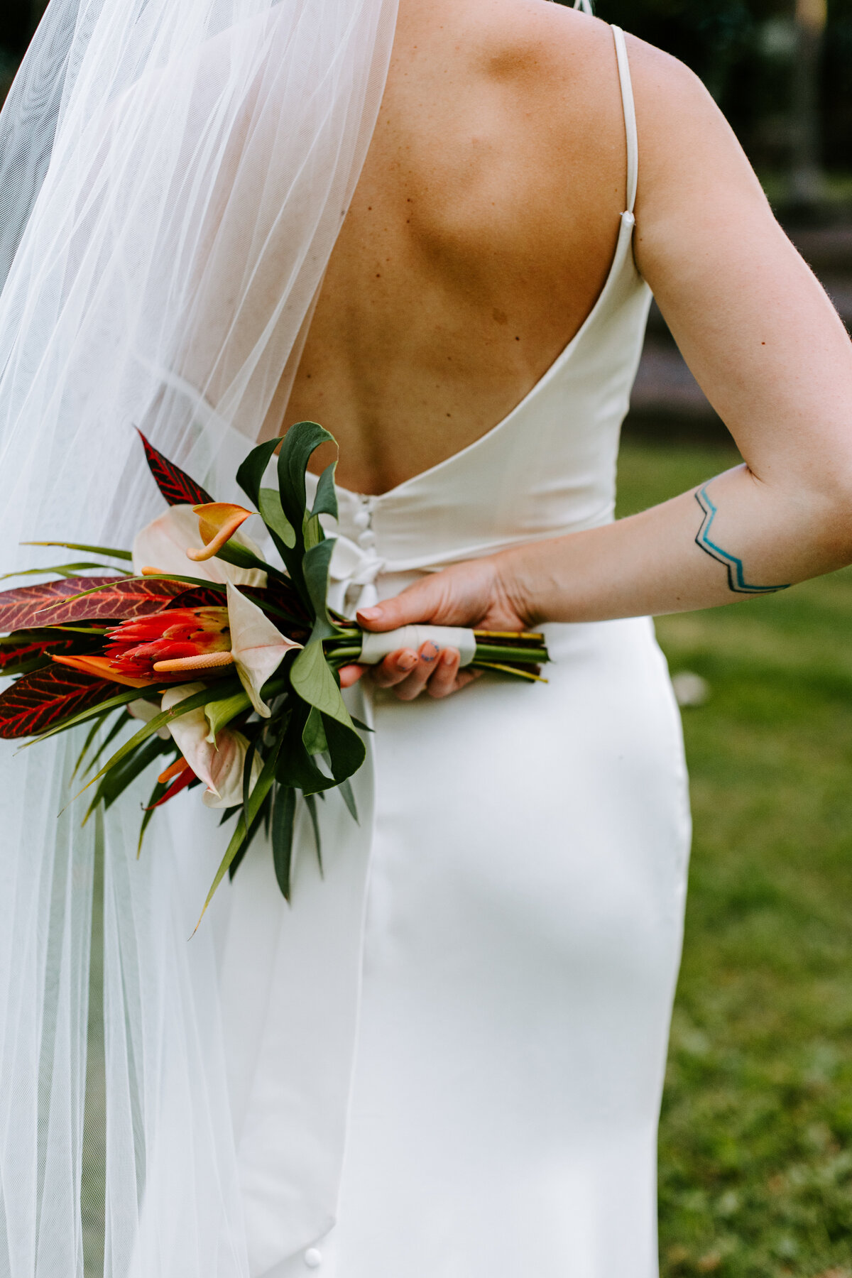 23.05.17_Sylvia and Chase_Kona Backyard Wedding_Previews _0075