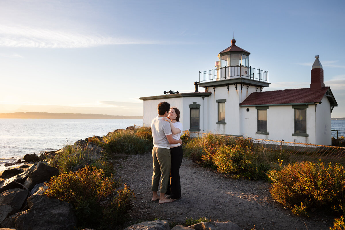 surprise proposal on the beach