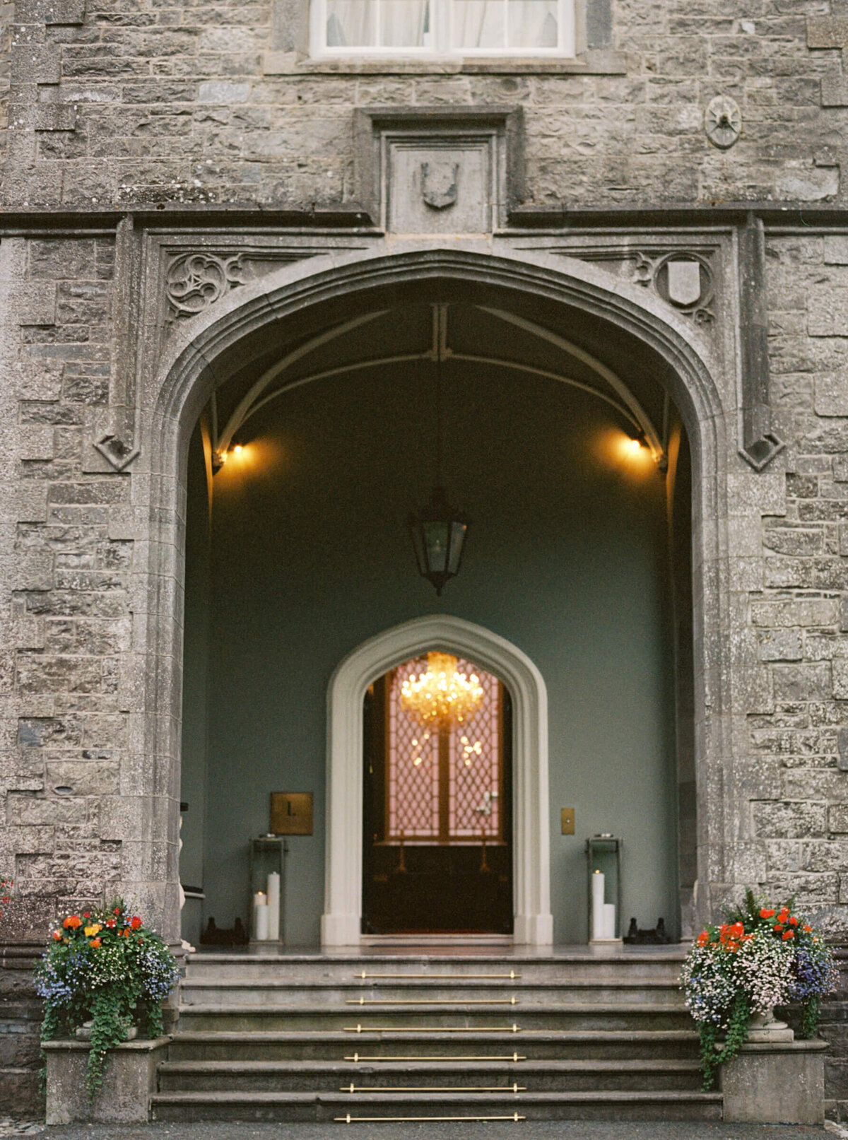 A wedding photo showing the wedding venue Luttrellstown Castle