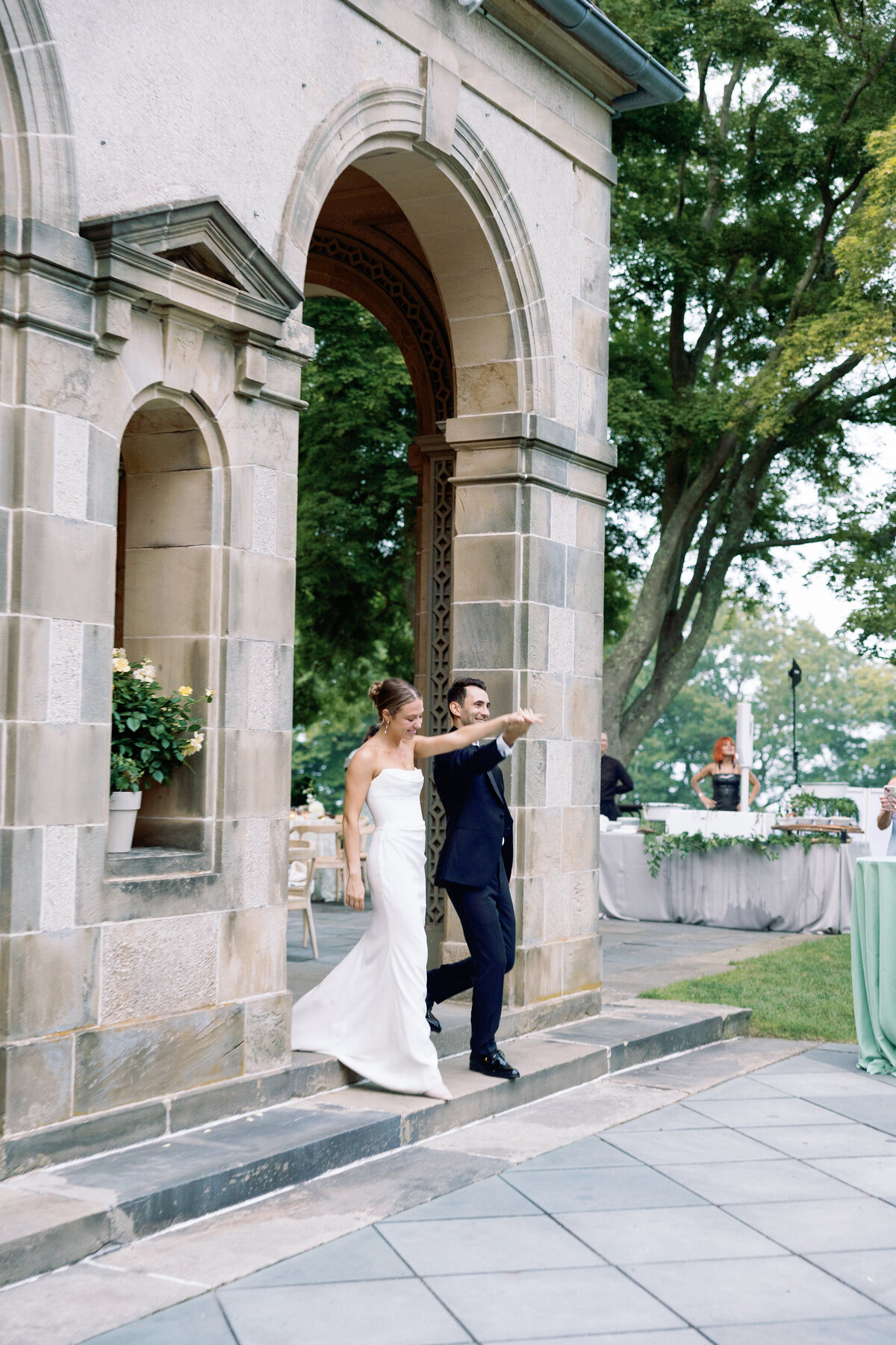 wedding-entrance-at-glen-manor-house-ri