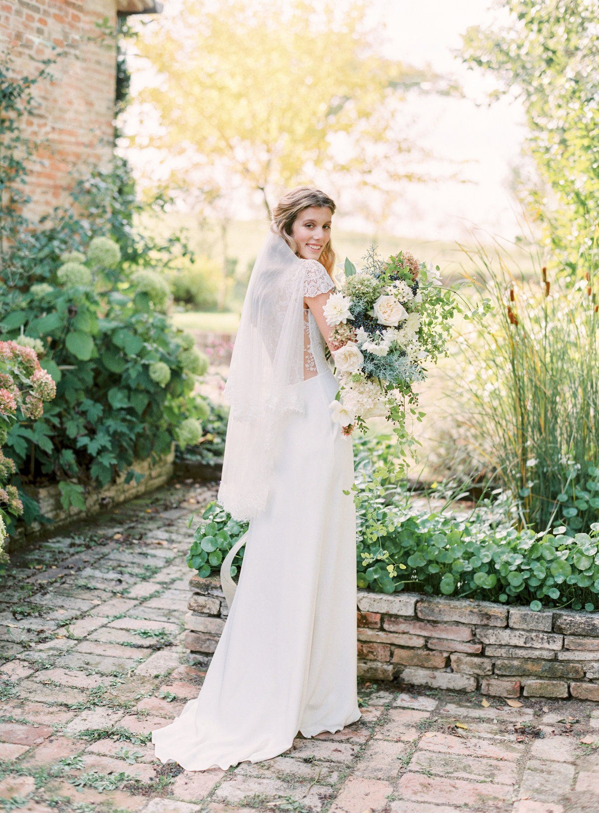 RominaSchischkePhotography-IntimateElopementUrbinoImage00104