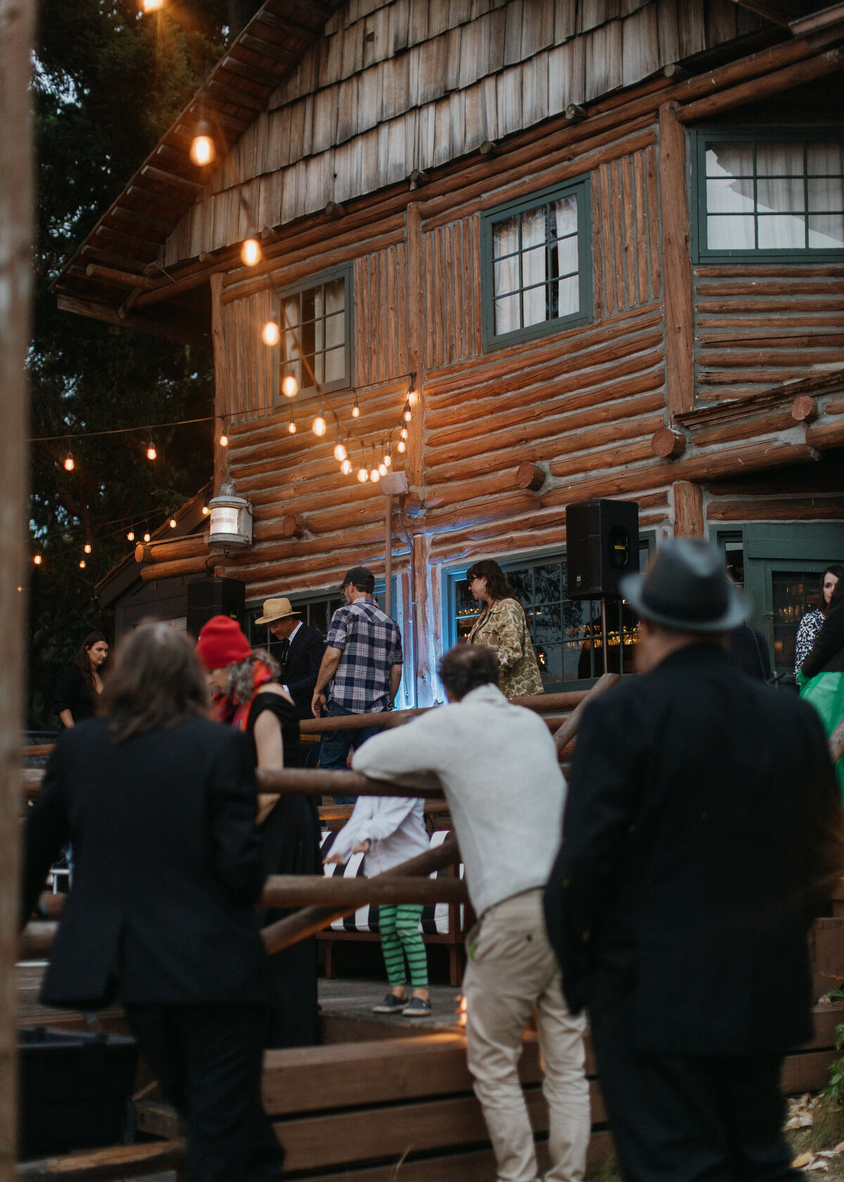 Lodge-wedding-venue-Captain-Whidbey-jennifer-moreno-photography-documentary-style-Washington