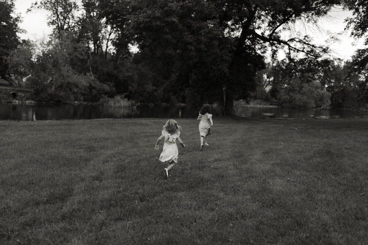 Kids playing tag during candid summer family photos.