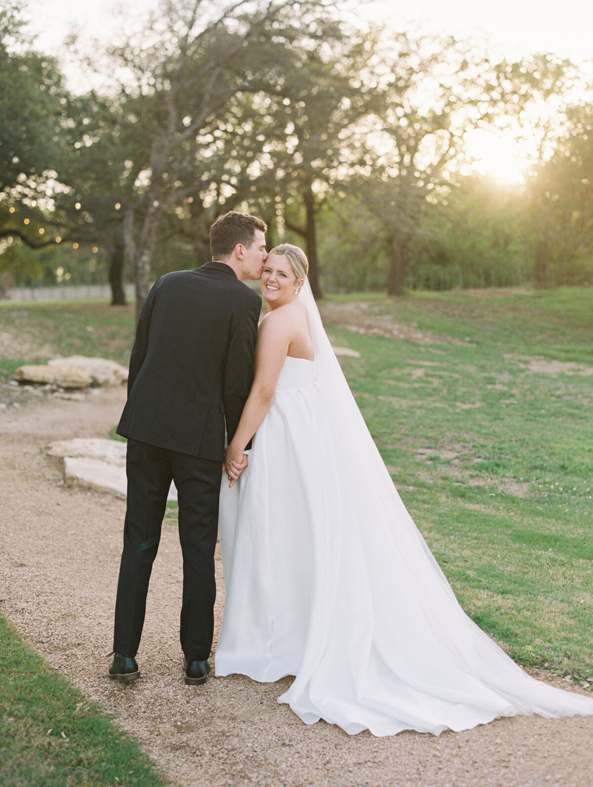 bride-and-groom-portraits-north-texas-lazy-s-hacienda-wedding-12
