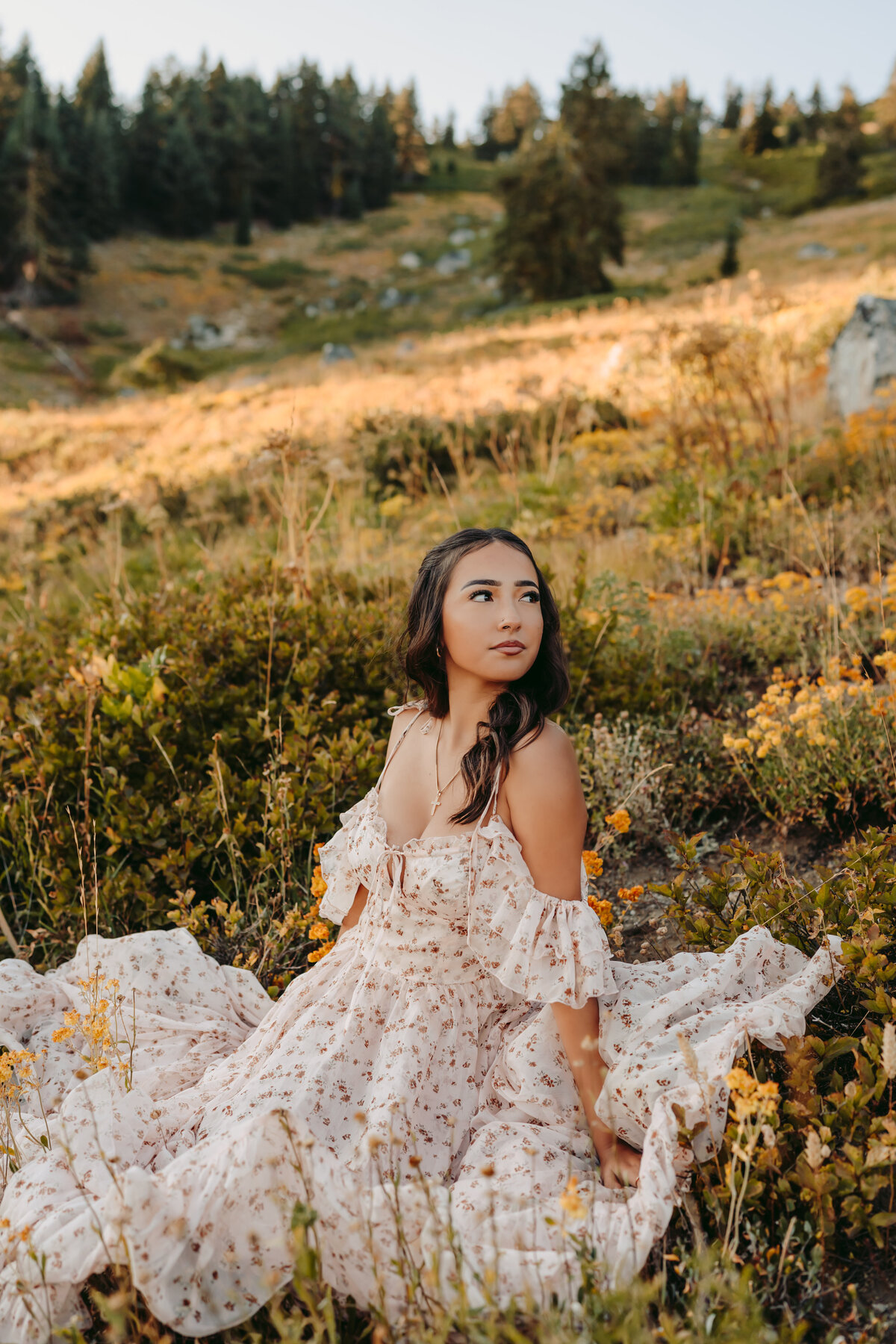 Senior in the Flowers | Photography by Jocelyn