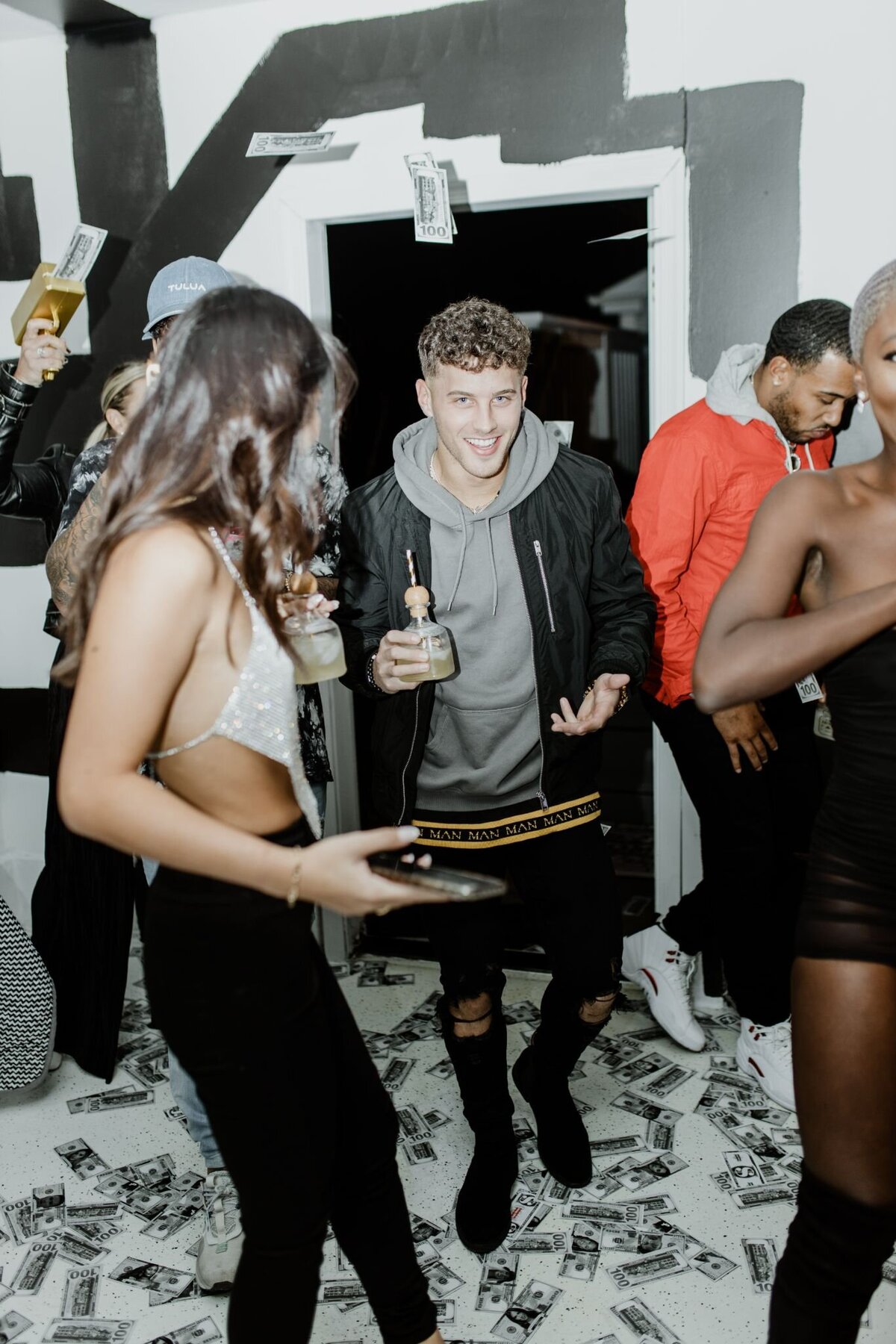 cbs-love-island-event-13
