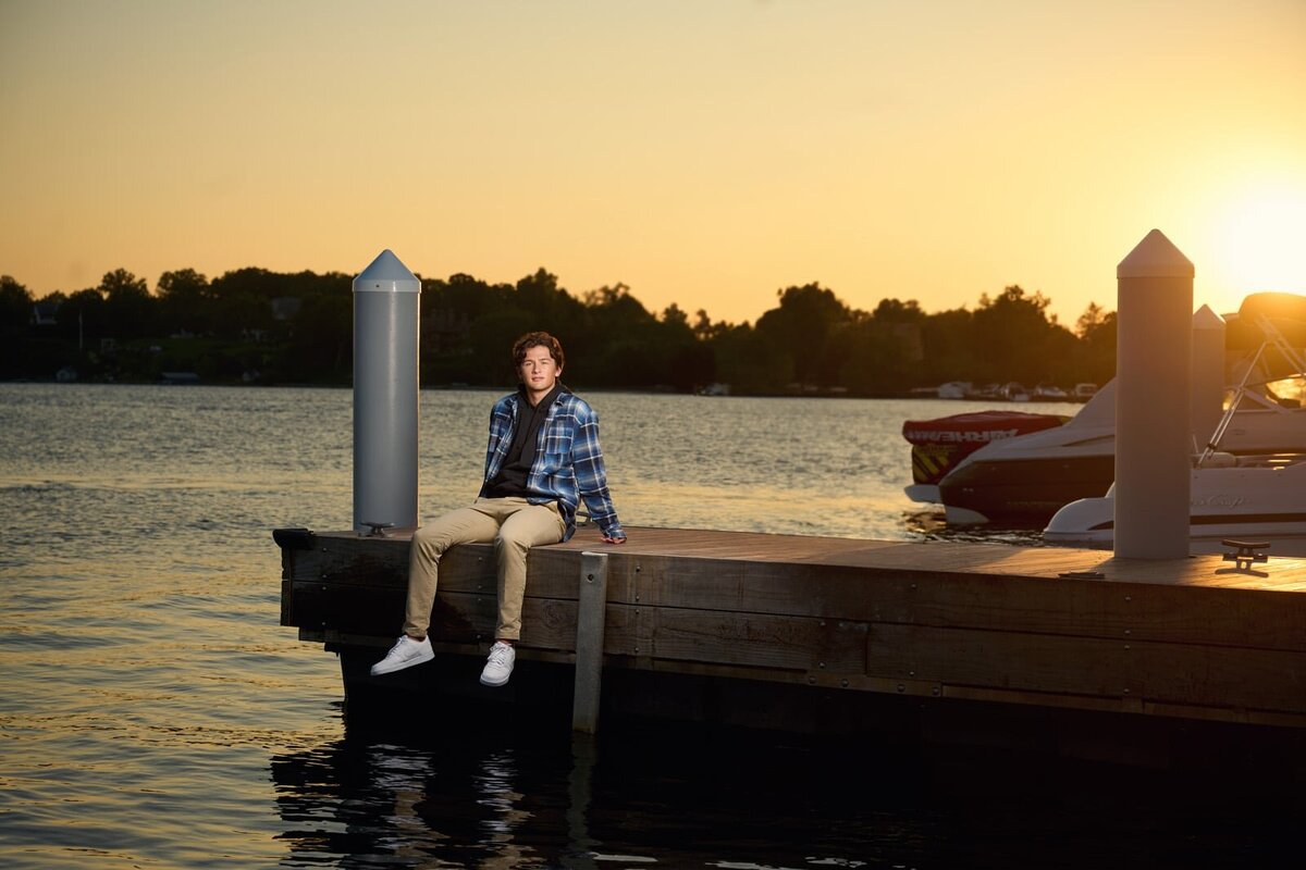 Senior Portrait On Lakeside Dock photographer in st. paul -02
