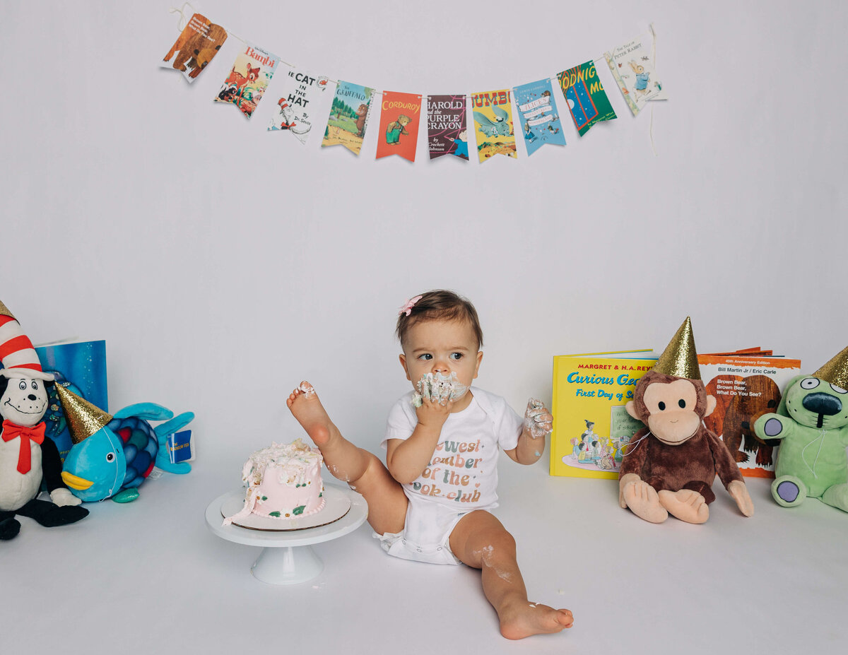 Book-theme-cake-smash-Archdale