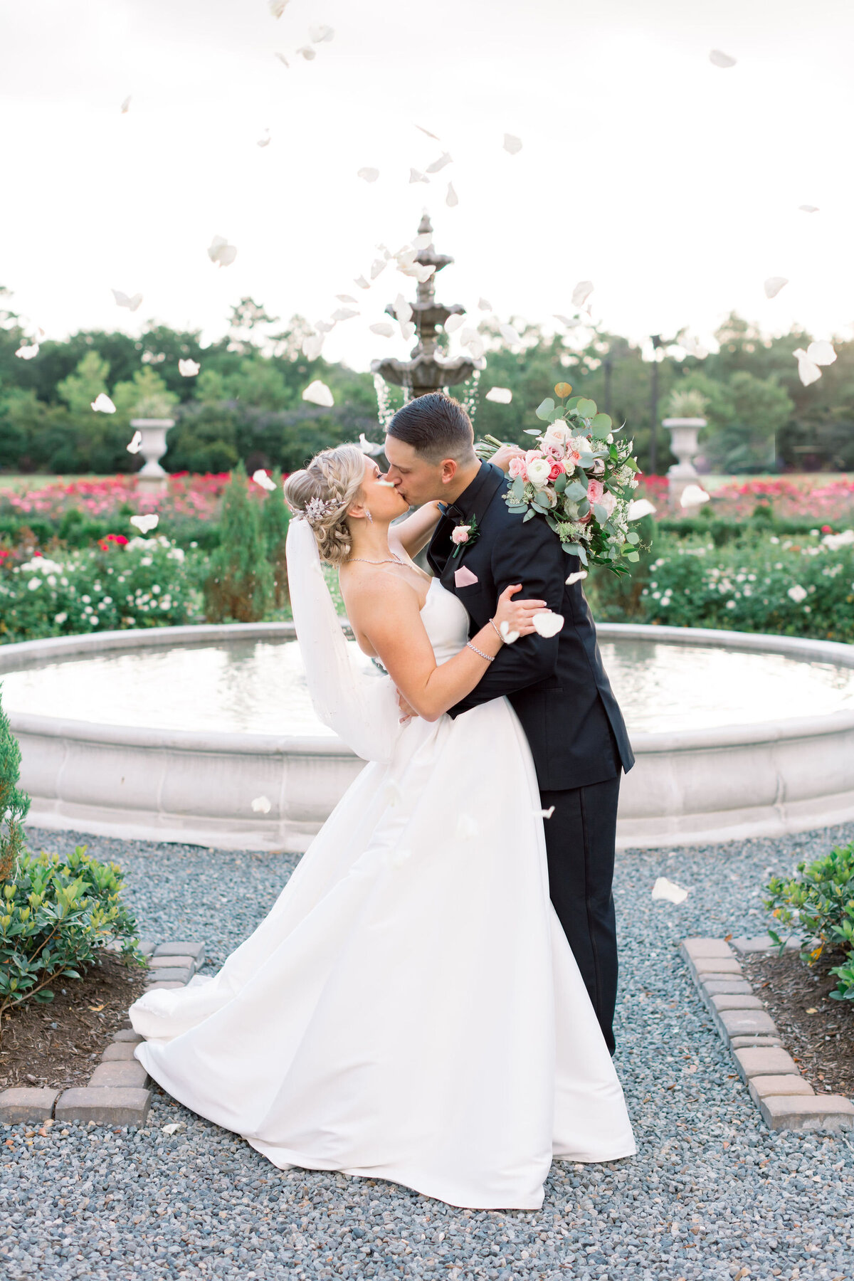 Summer-blush-iron-manor-houston-texas-wedding-30