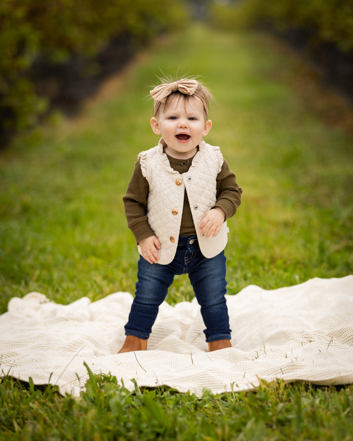 family session, vineyard, wallingford, ct photographer, alyssa michel photography, love, family, home, little girl