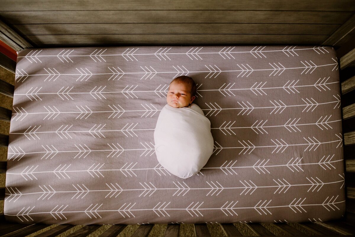 newborn-in-crib-lifestyle-photography-francesca-marchese-photography-10