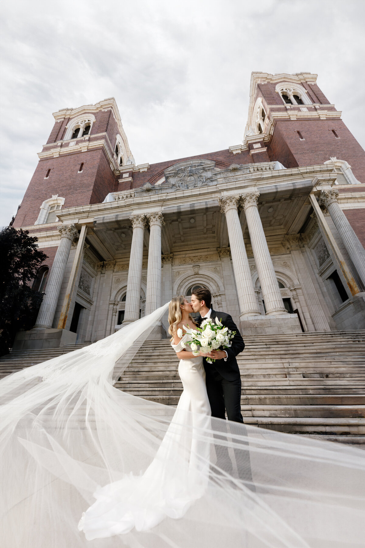 Aspen-Avenue-Chicago-Wedding-Photographer-Chicago-Athletic-Association-Simplicitee-XO-Design-Co-St-Mary-of-the-Angels-Church-Anomalie-Beauty-Timeless-Vogue-79