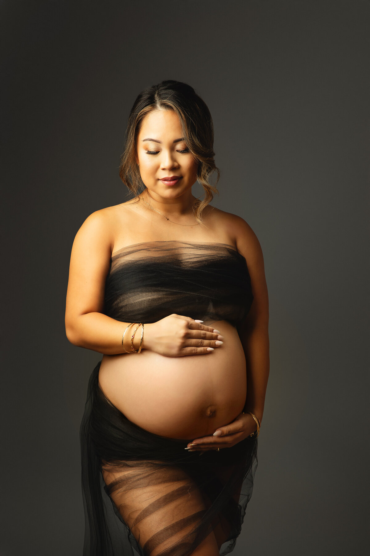 Celebrate your pregnancy with a stunning maternity photoshoot in Salado. Professional photographer for precious moments.