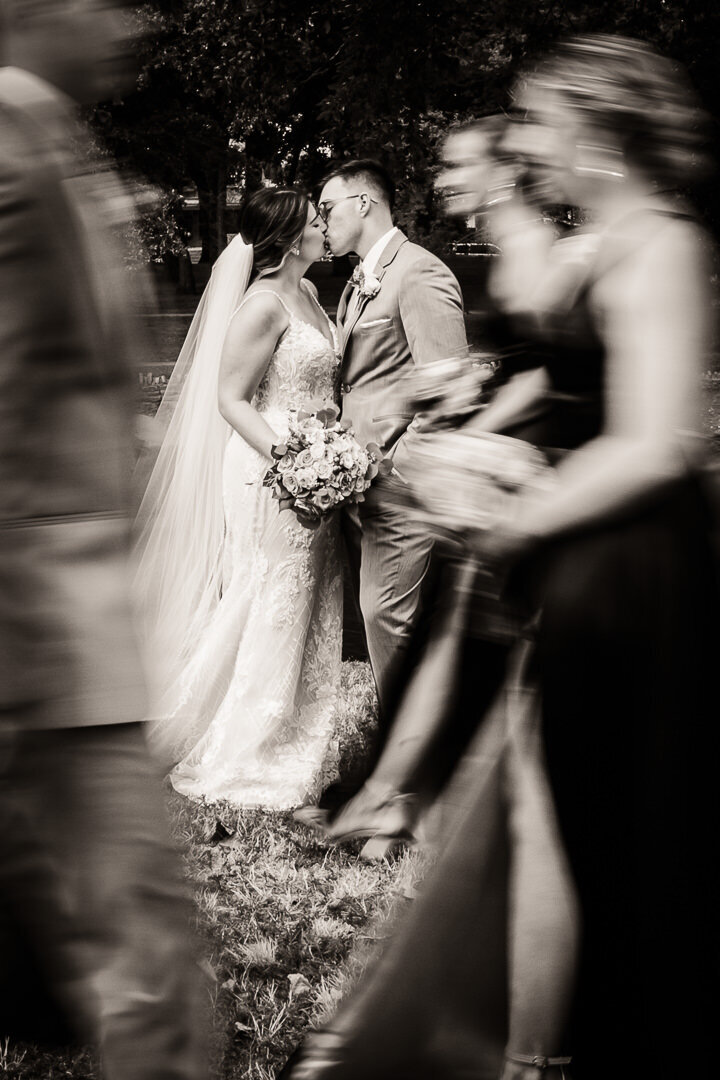 wedding-photo-nj-outdoor-kiss-motion-blur-by-alex-kaplan-photography