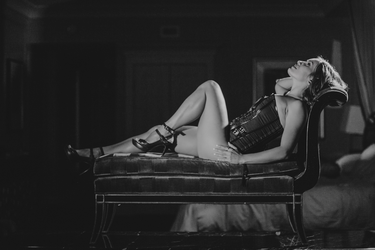 Novalyric-Adam-30-30-boudoir-37