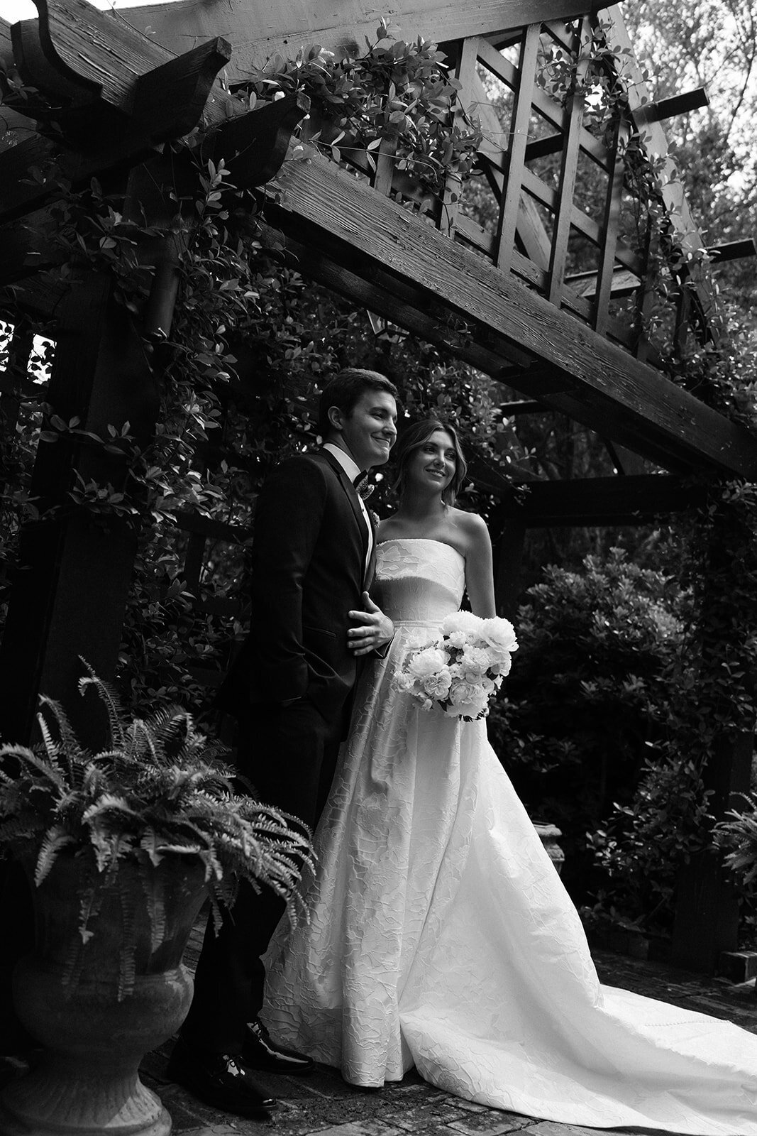 Classic Charleston Wedding with green & white at Hibernian Hall by Sarah Bradshaw 0168