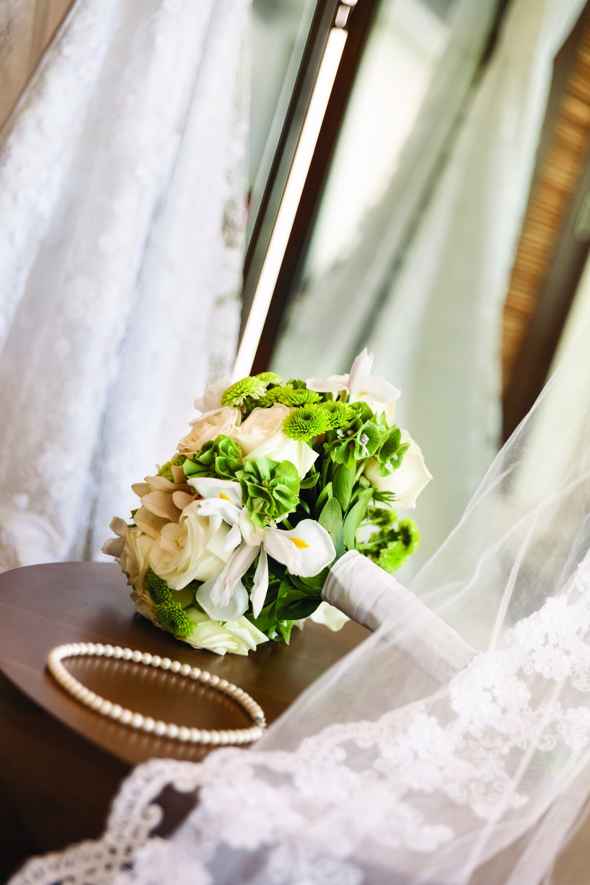 Hyatt-Ziva-Puerto-Vallarta-Vitamar-Spa-Bridal-Suite-Bouquet-Vertical