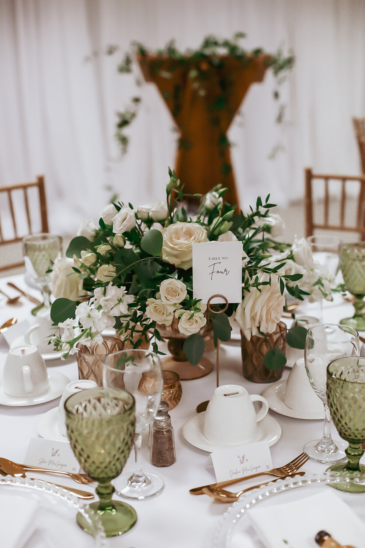 White and green centrepiece