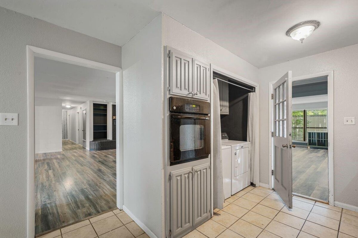 6 kitchen-laundry