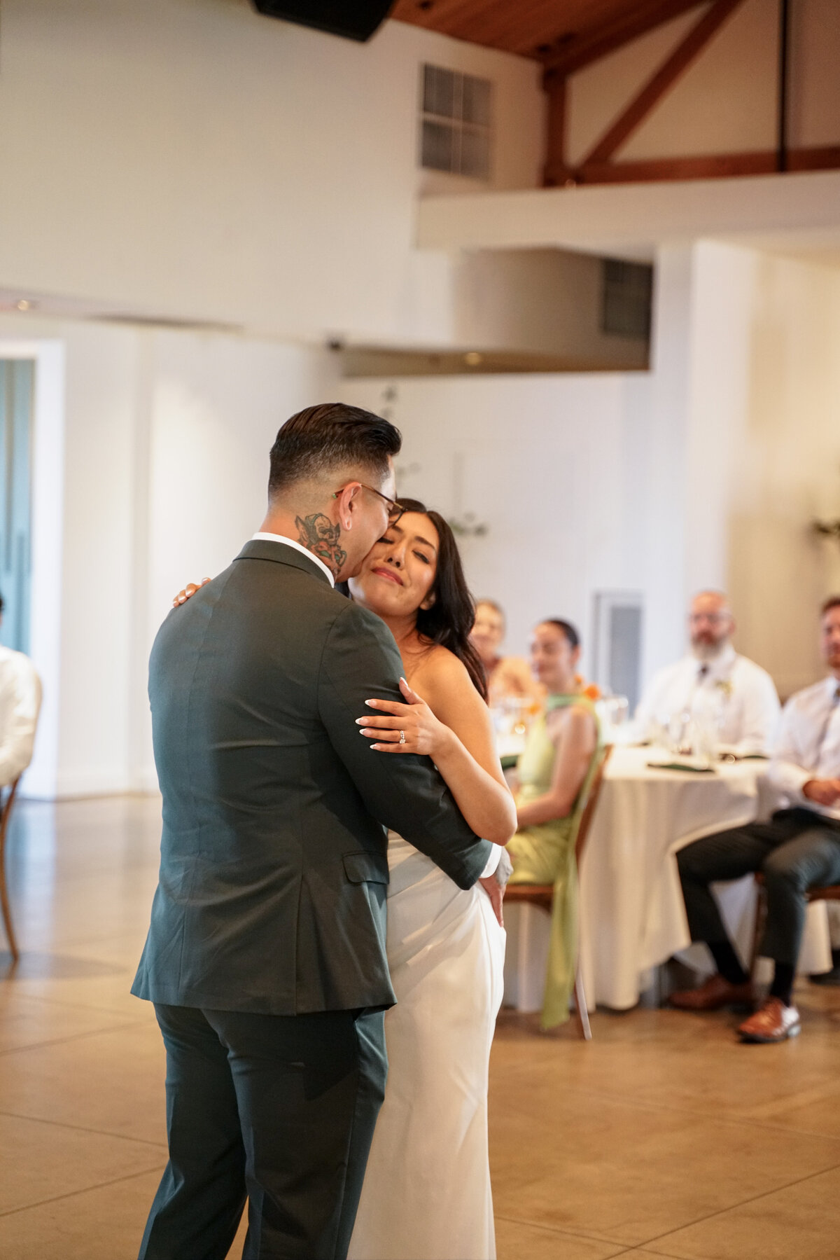 firstDancesVoTranWedding-21